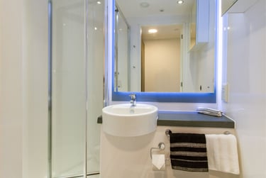 Standard En Suite at Benedict's Gate, 71 St Benedict's Street, City Centre, Norwich, NR24FB - Image 6